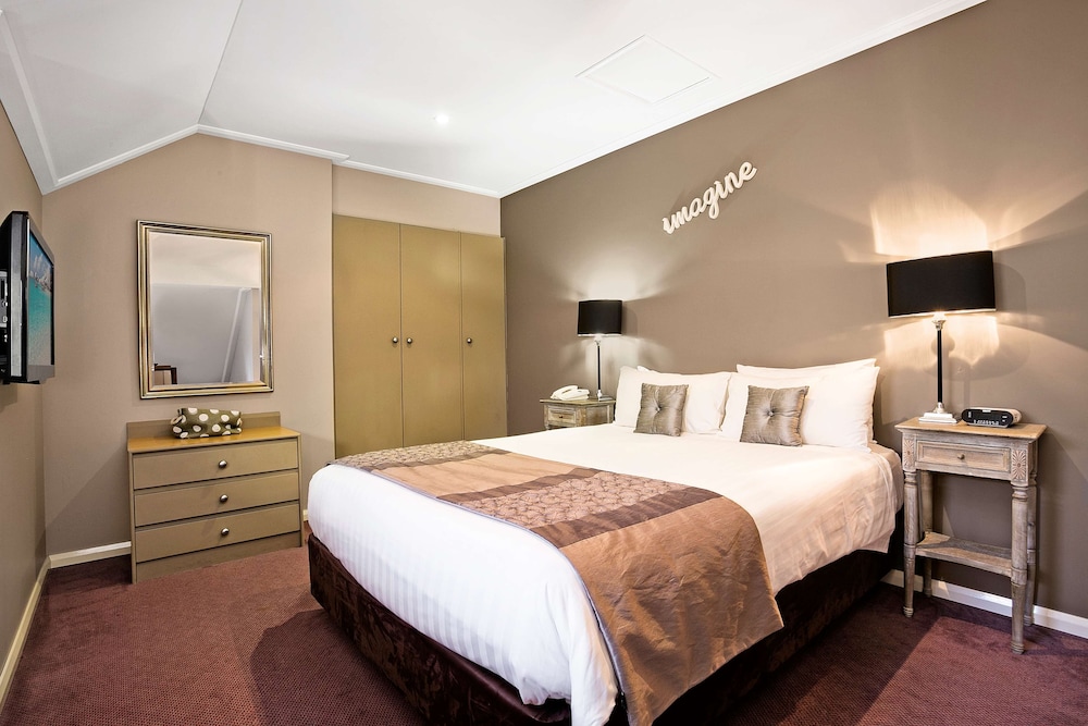 Mezzanine, Suite, Queen Bed