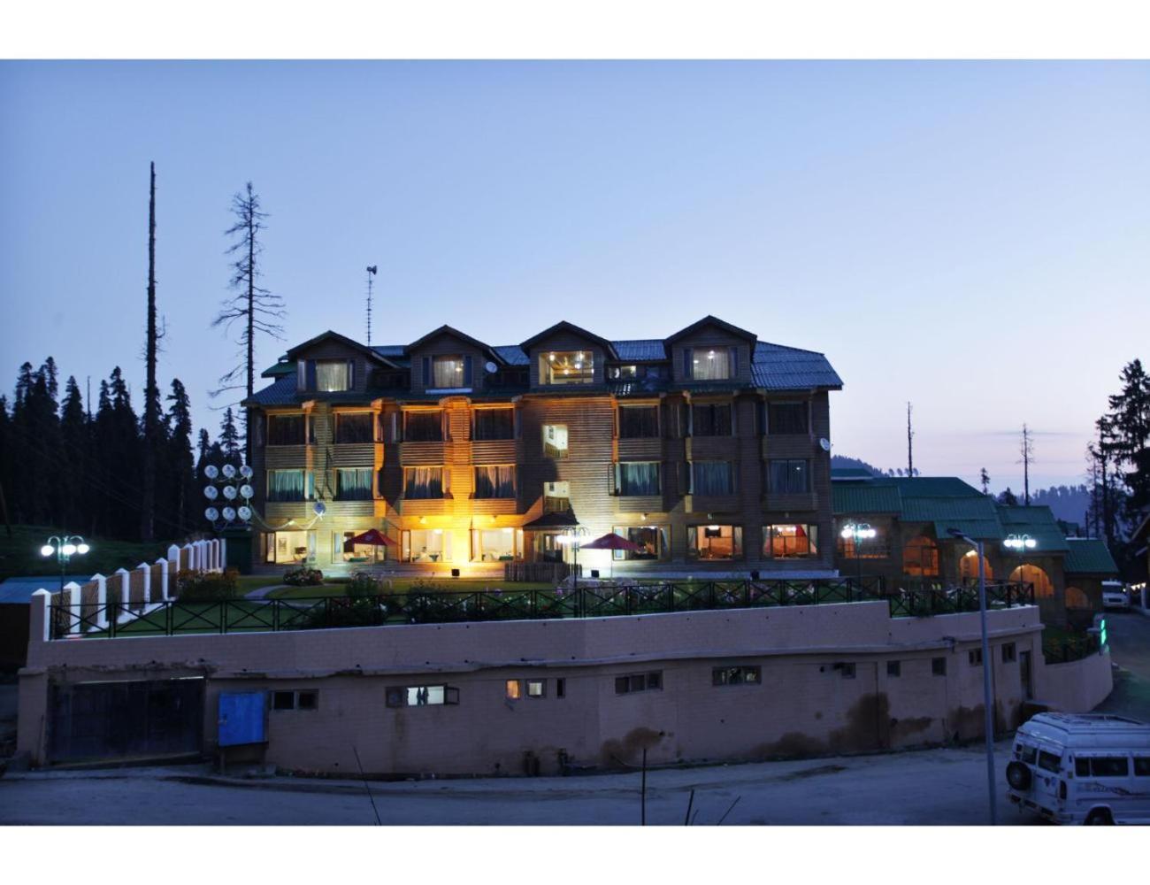 Hotel Grand Mumtaz 3/45