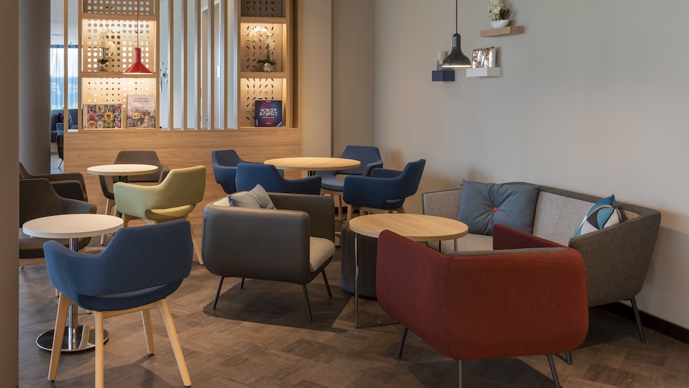 Holiday Inn Express Dusseldorf Hauptbahnhof 58/59