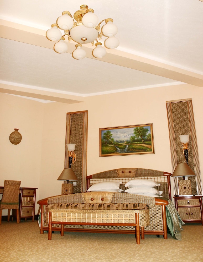 Imperial Royale Hotel 48/66