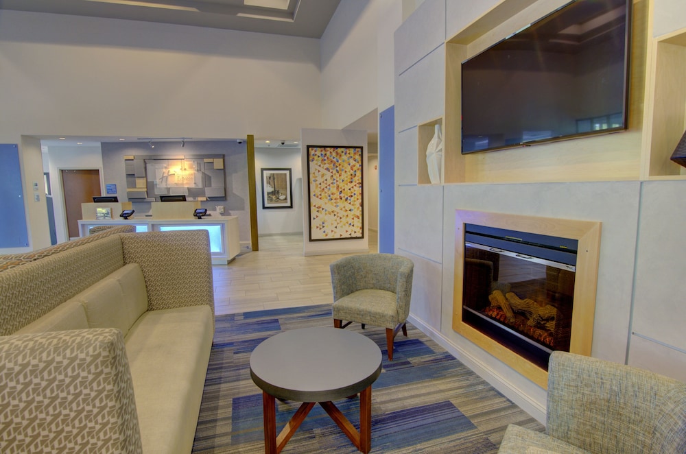 Holiday Inn Express Suites Blackburg University Area 47/74