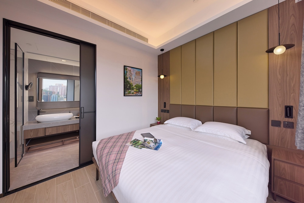 ROSEDALE, SUITE