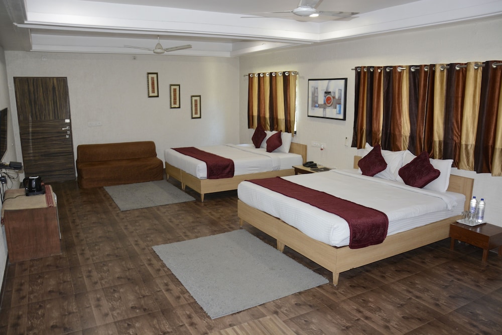 BASIC, QUADRUPLE, KING BED, MOUNTAIN VIEW