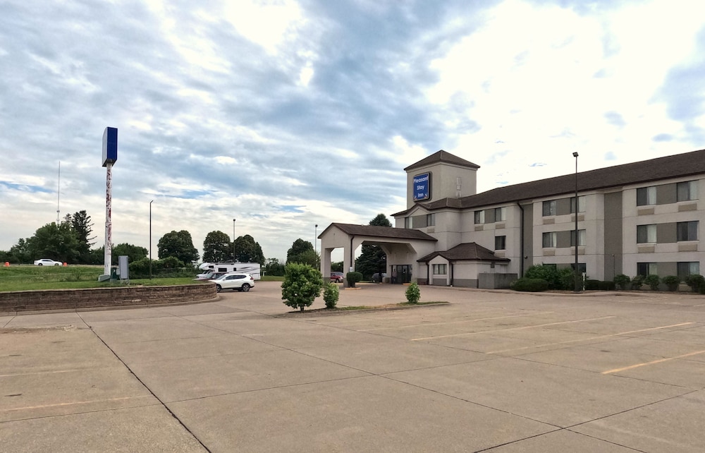 Pleasant stay Inn and Suites Brooklyn 16/18