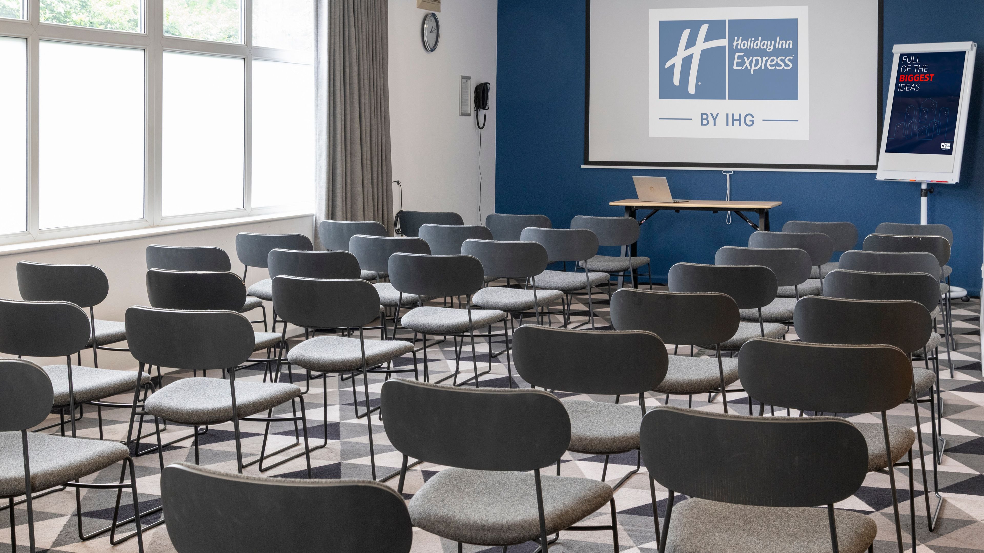 Holiday Inn Express Burton Upon Trent 23/32