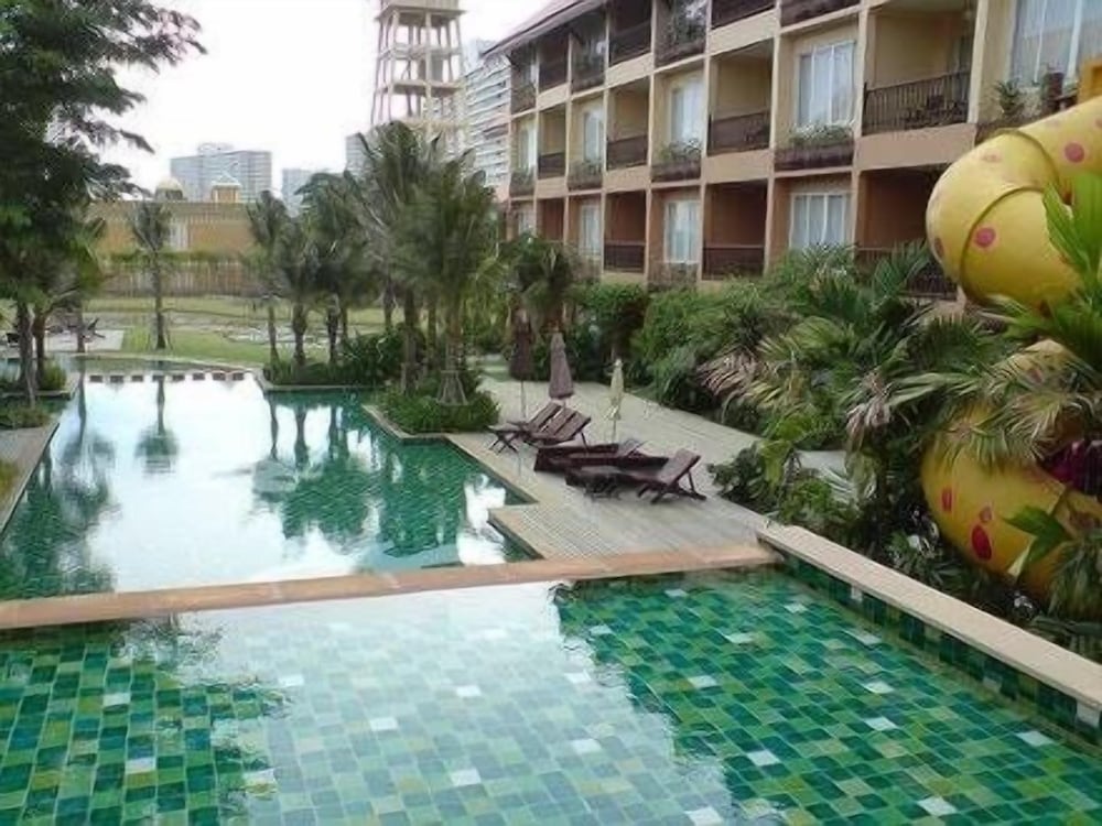 Villa Thongbura 47/51