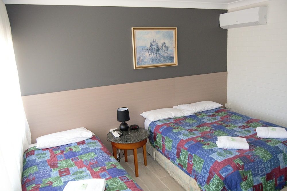 Civic Motor Inn Cowra 22/71