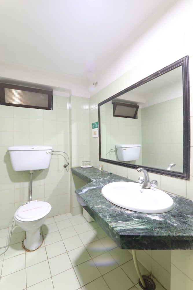Mohan Hotel 32/33