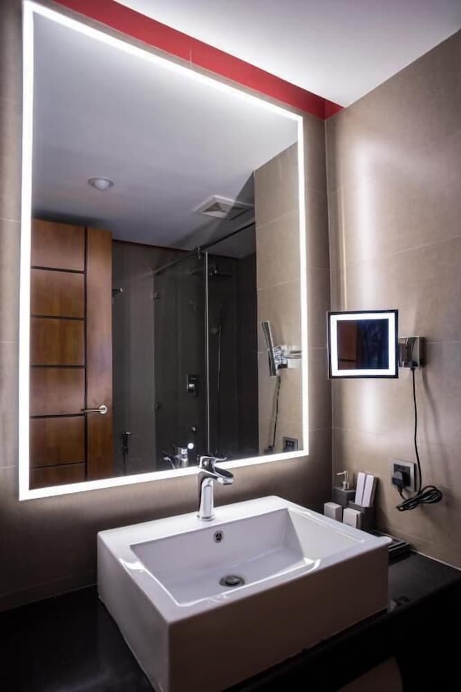 Regal Reseau Hotel & Spa 40/40