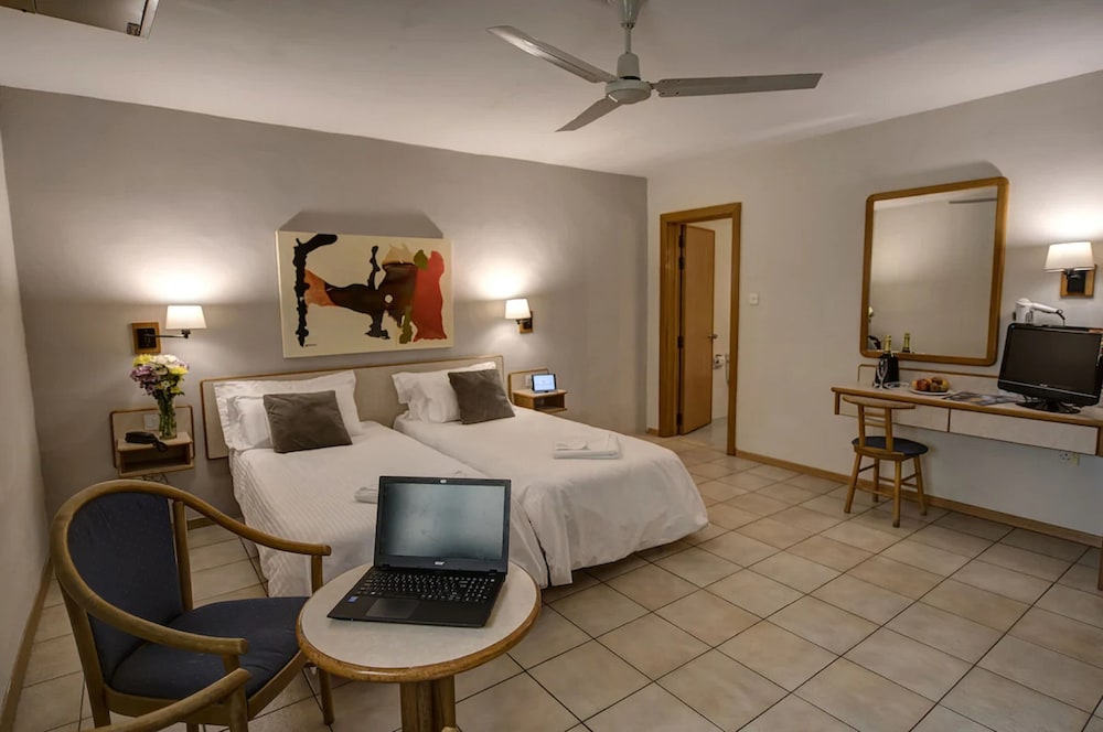 غرفة بسريرين منفصلين، Sliema Chalet Hotel 3/5