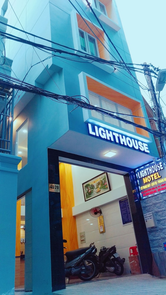 Lighthouse Hotel 3/76
