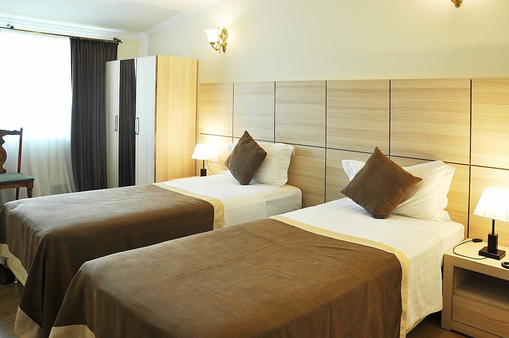 CLASSIC, TWIN BEDS