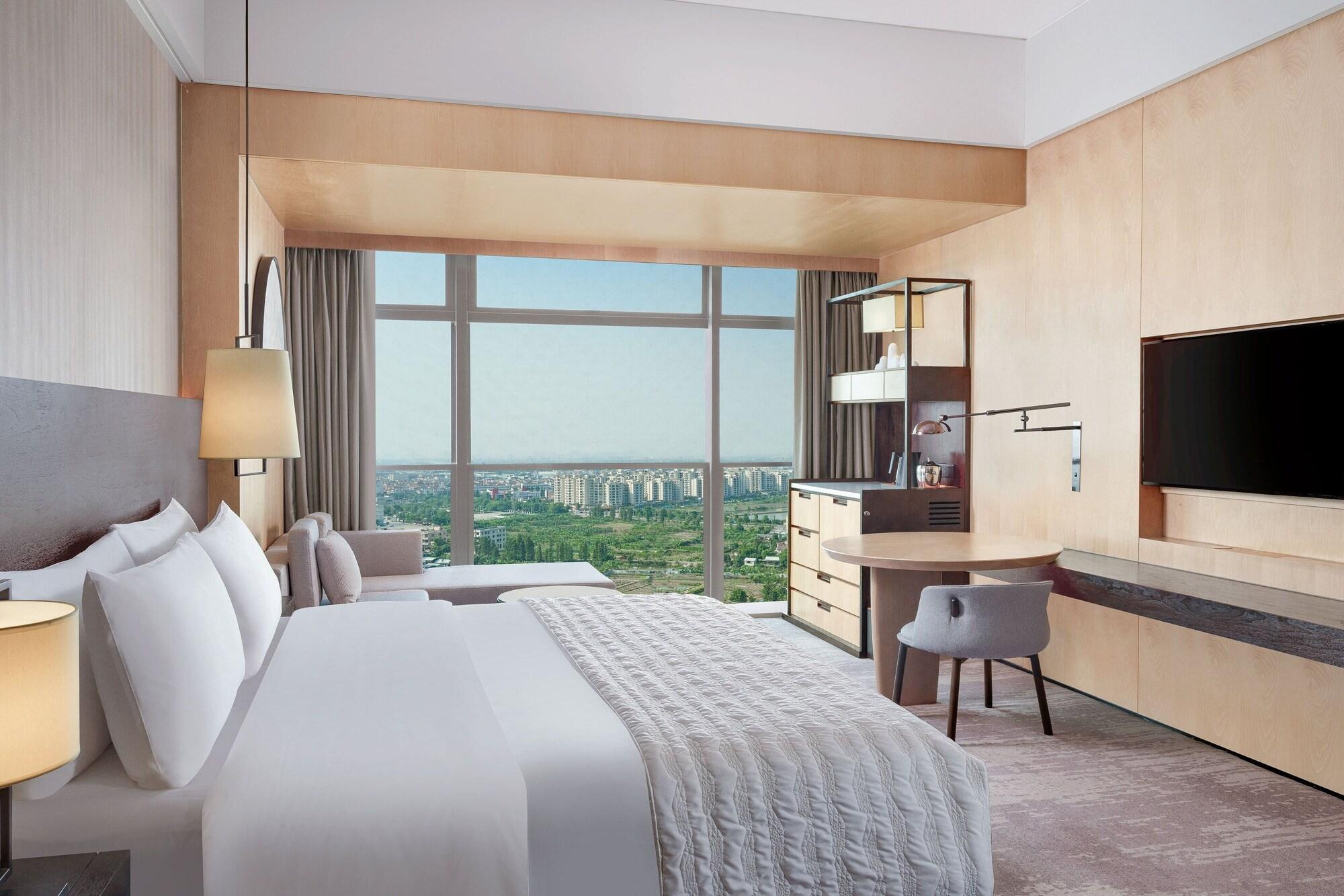 Club, King Bed, City View, Smoking