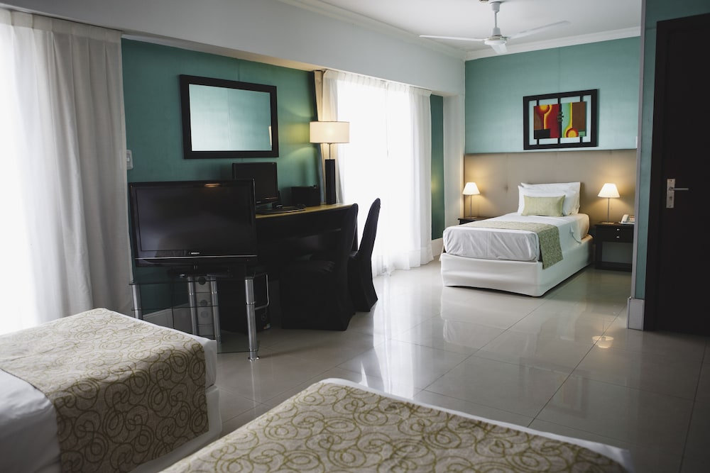 KER URQUIZA HOTEL AND SUITES 22/57