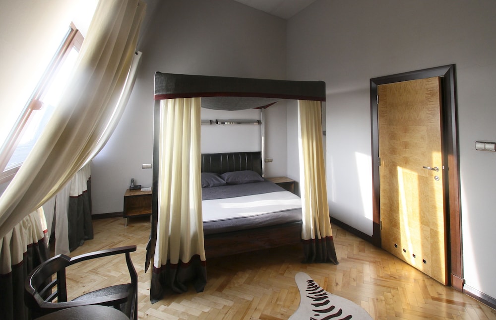 Hotel Monopol 18/42