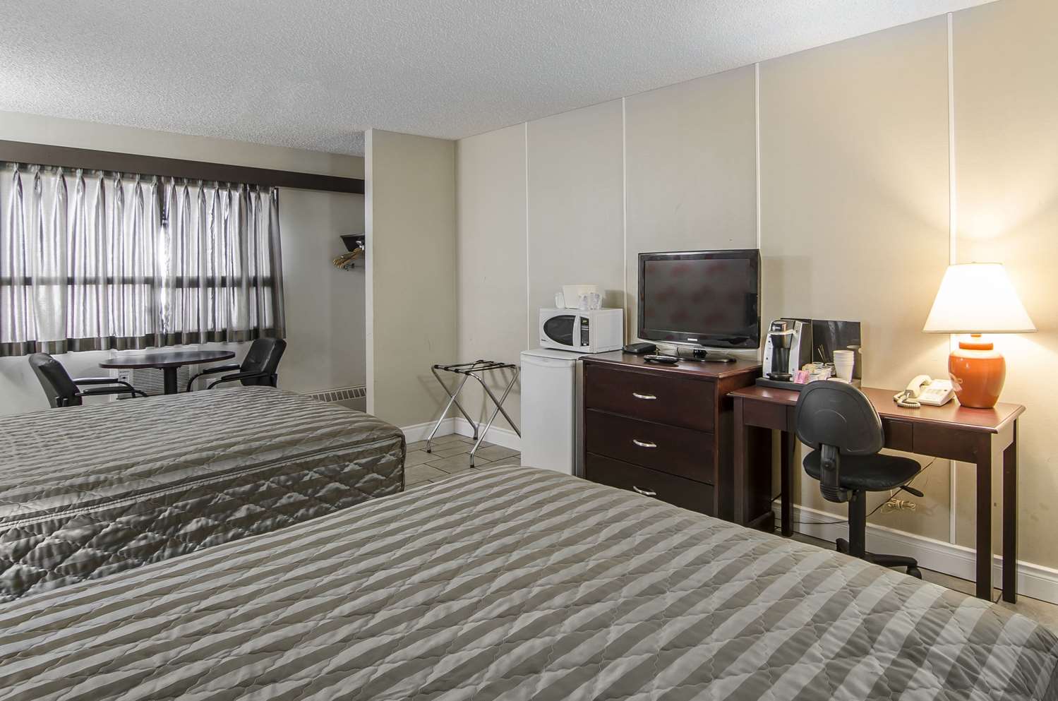 Efficiency, 2 Queen Beds