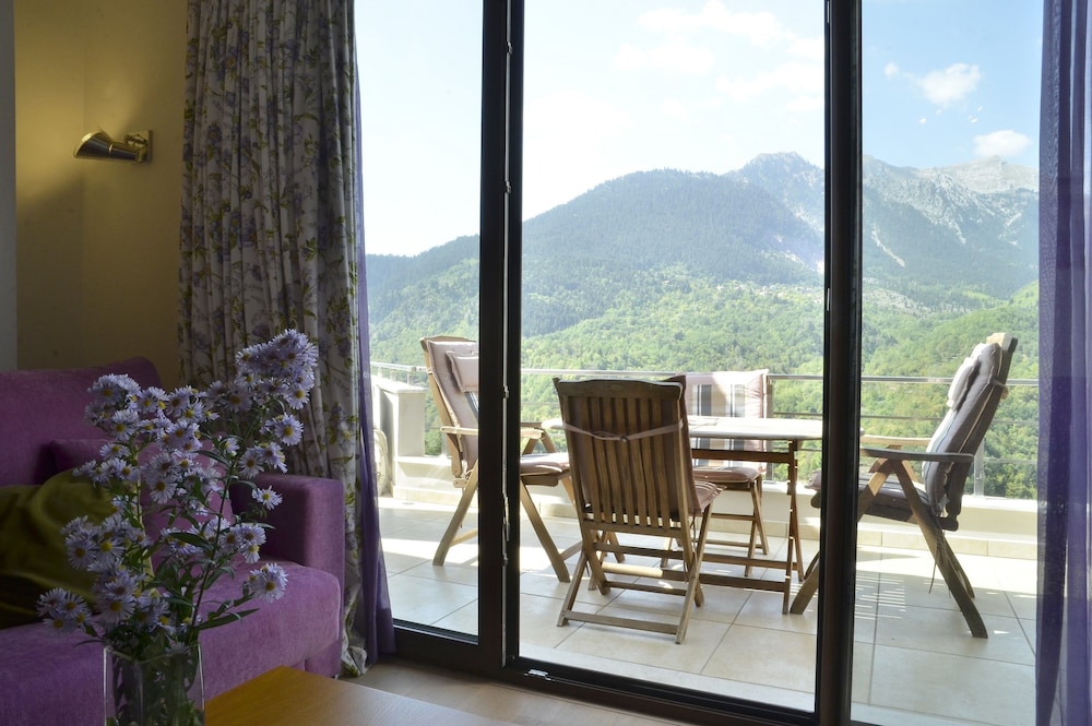 Forest Suites Boutique Hotel 61/79