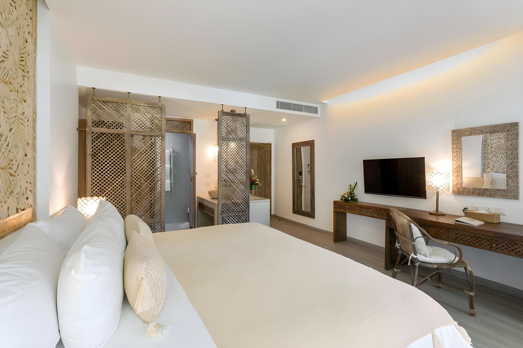 Tropical, Garden, Double or Twin Bed, Pool Access