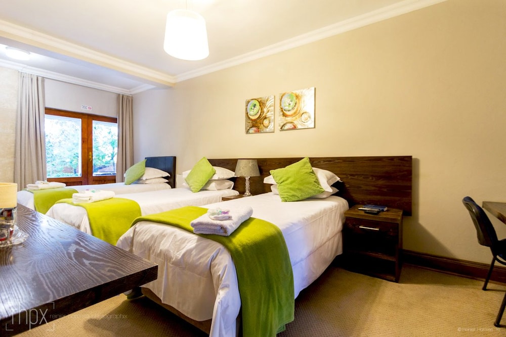 OR Tambo Guest House 15/49