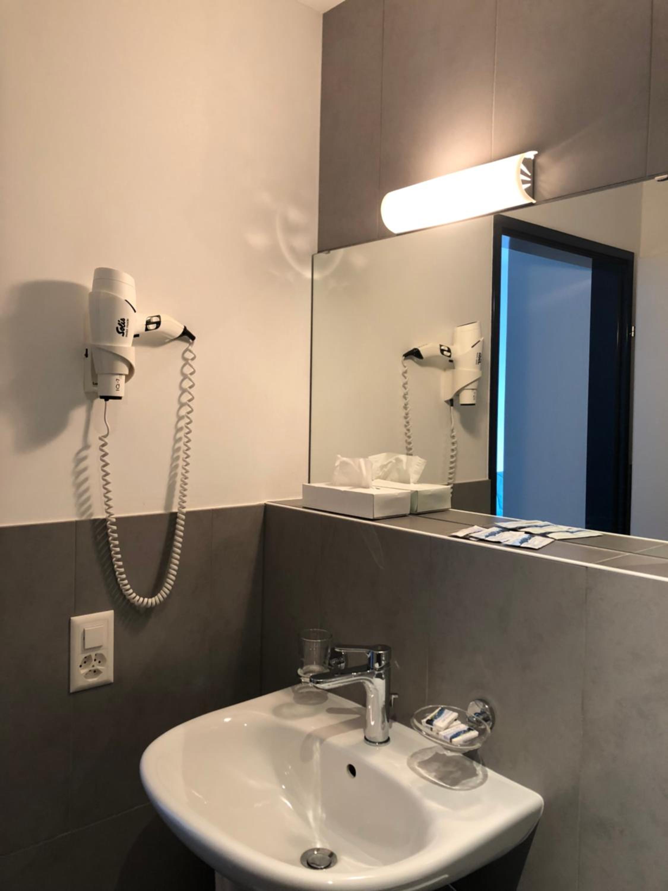 HOTEL CERESIO 52/54