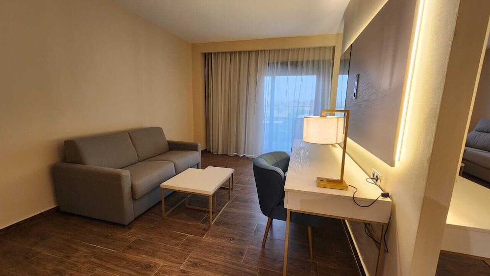 Azure Rotana Thalasso and Resort Oran 14/29