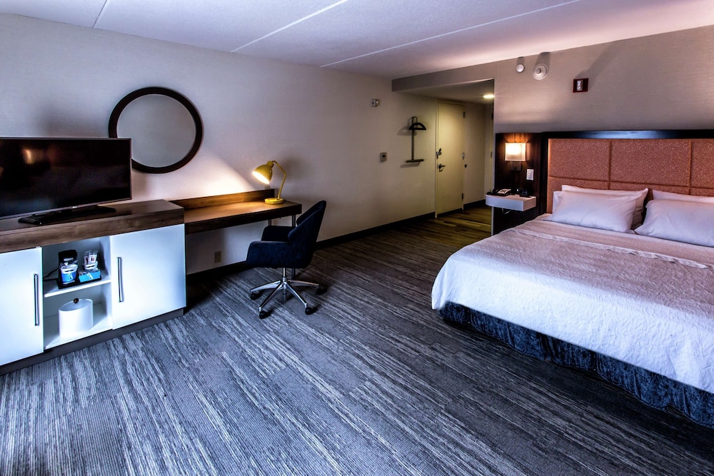Hampton Inn And Suites Staten Island 21/41