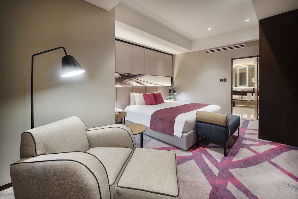 Crowne Plaza Galleria Manila 40/80