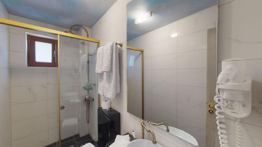 Leda Suites 48/50