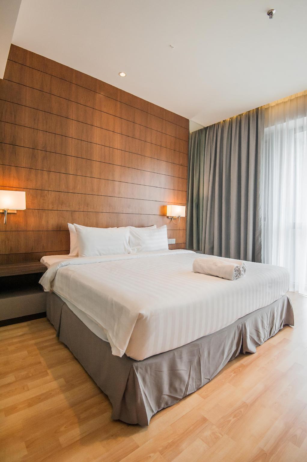 1 Bedroom, Soho, King Bed, Sofa