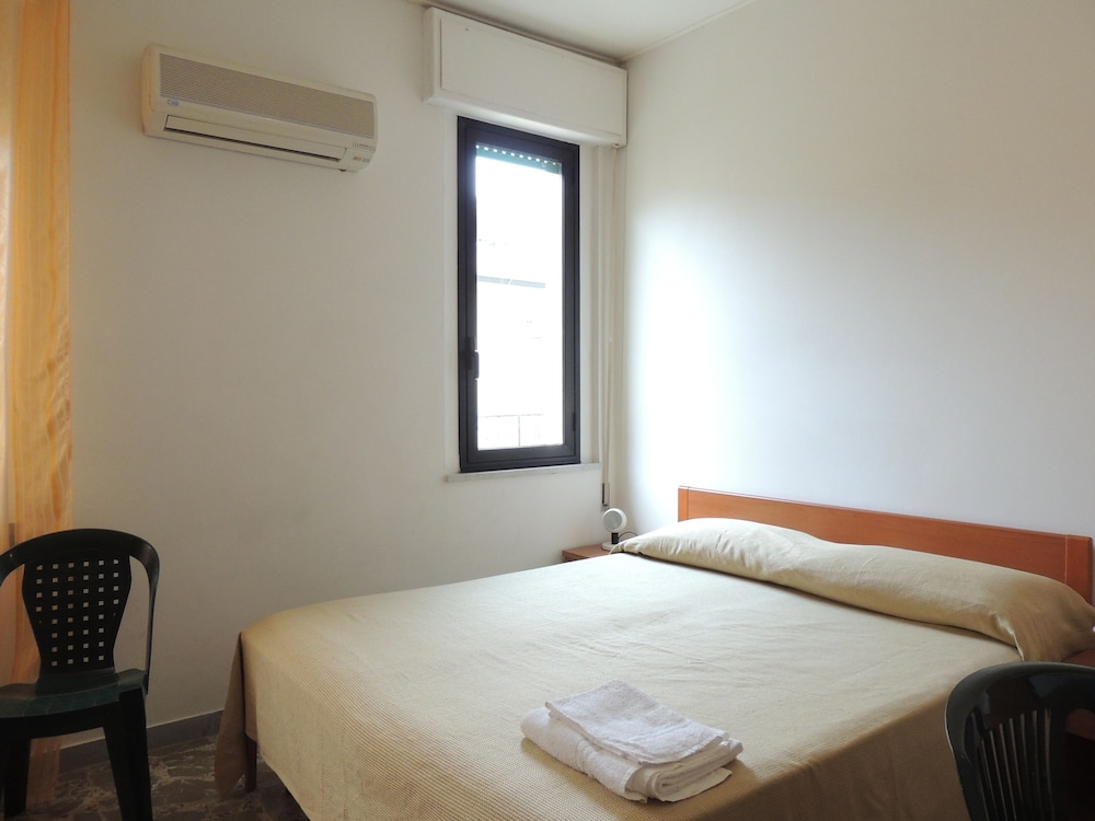Family, 1 Queen and 1 Bunk Bed, Hill View