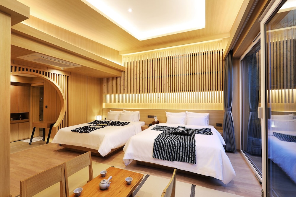 ROYAL, SAUNA