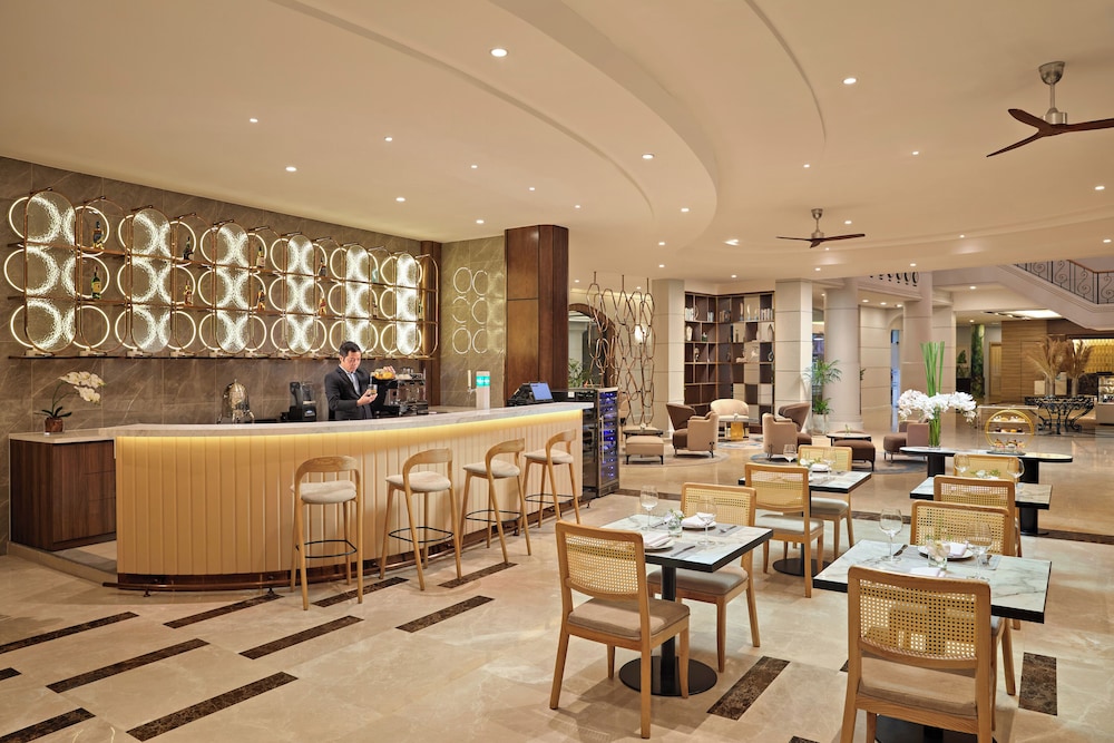 The Hanoi Club Hotel Lake Palais Residences 49/61