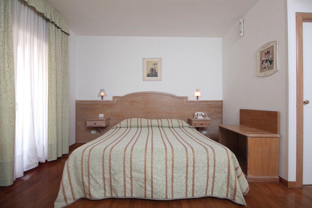 Donatello Hotel 9/42