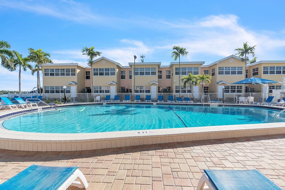 Barefoot Beach Resort 13/77