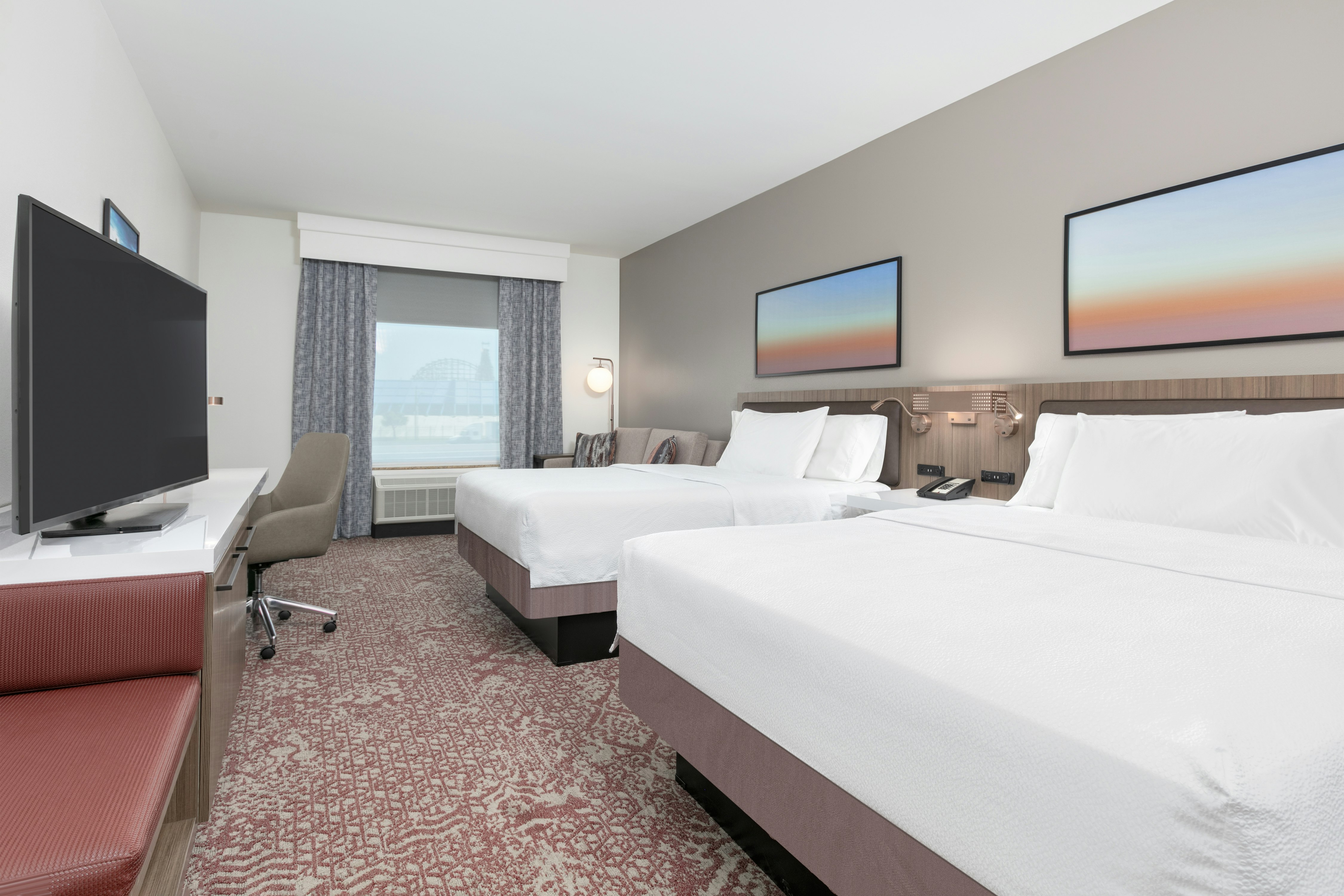 غرفة بسريرين كوين بإطلالة مع أريكة، Hilton Garden Inn Dallas/Arlington 3/6