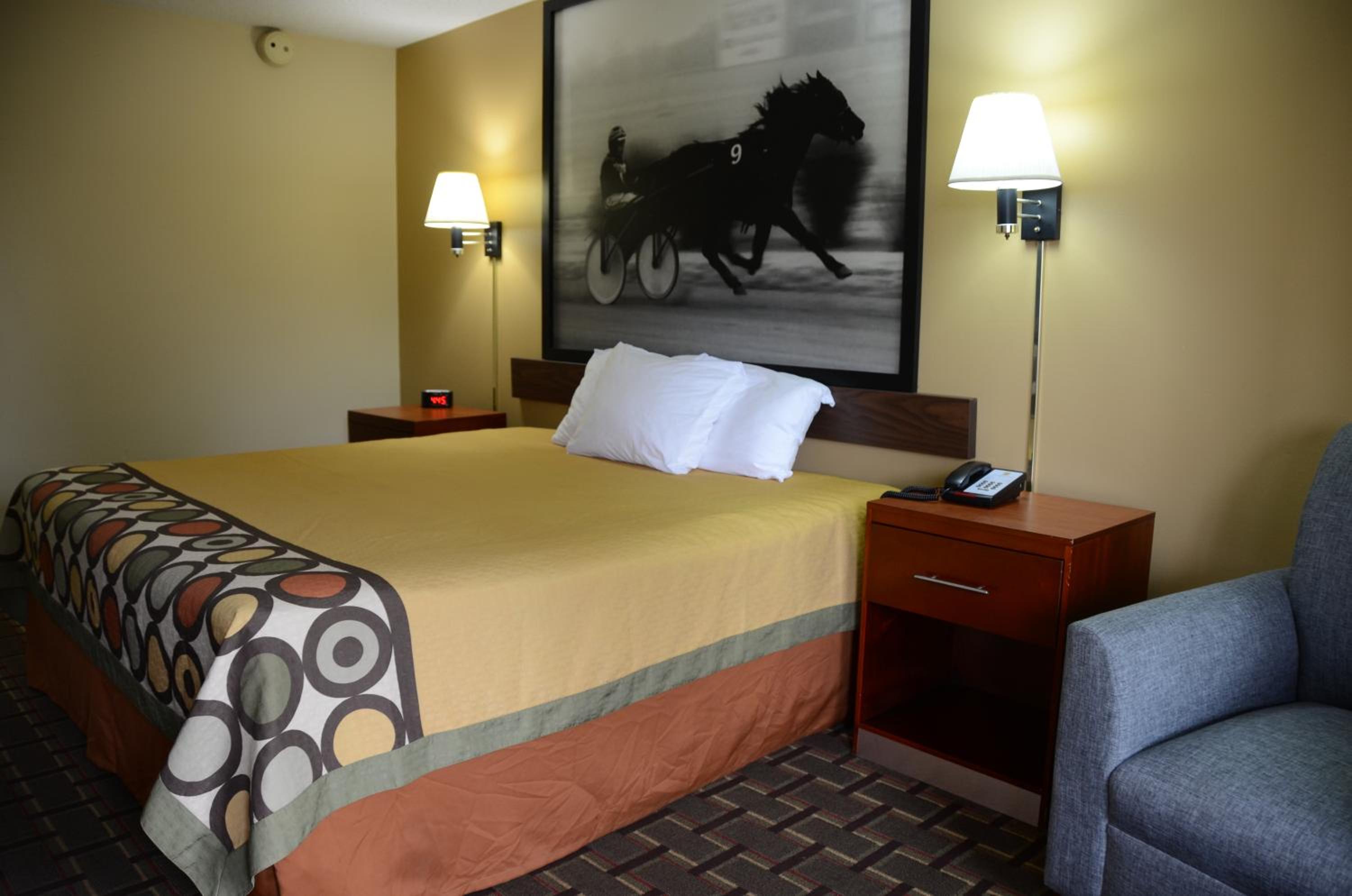 Super 8 by Wyndham Franklin Hwy 31 24/36