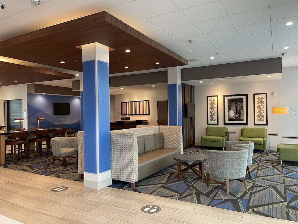 Holiday Inn Express & Suites Phoenix - Airport North 1/71