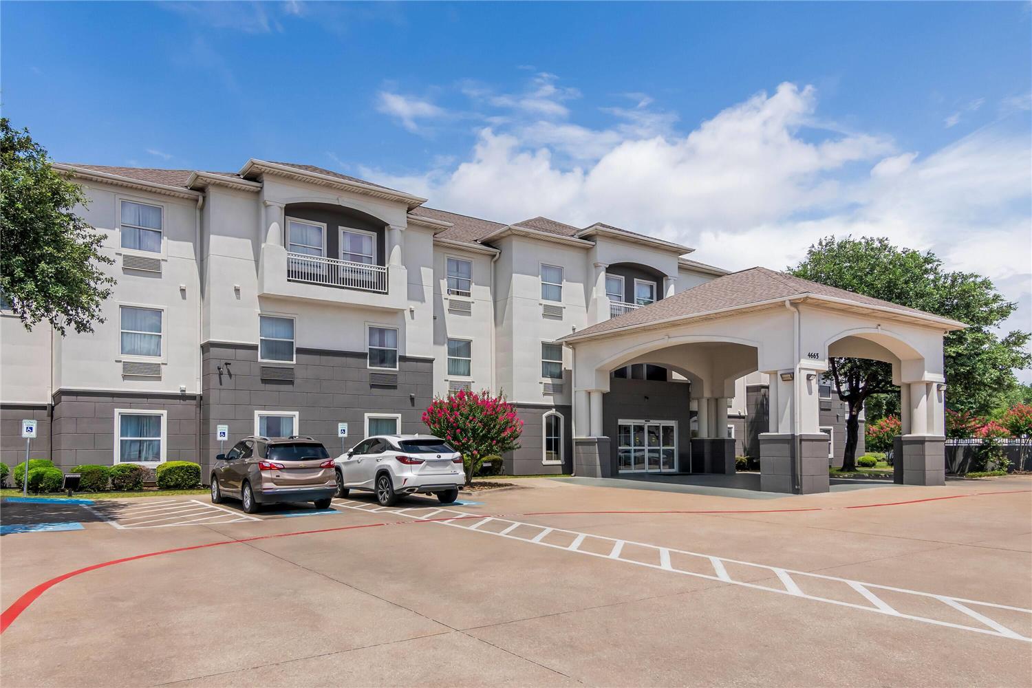 Super 8 by Wyndham Fort Worth Stockyards 24/30