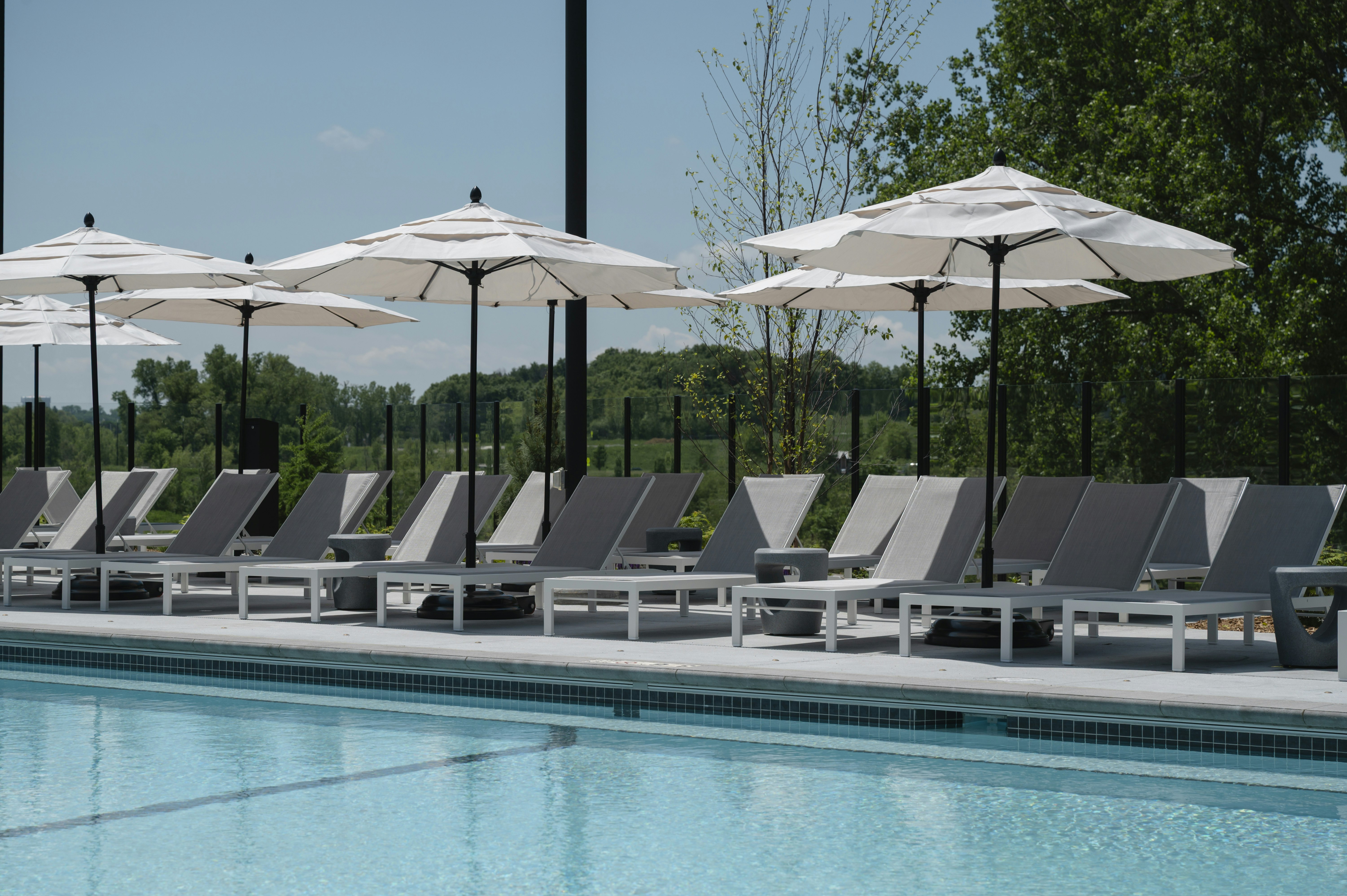 Omni Viking Lakes Hotel 37/39