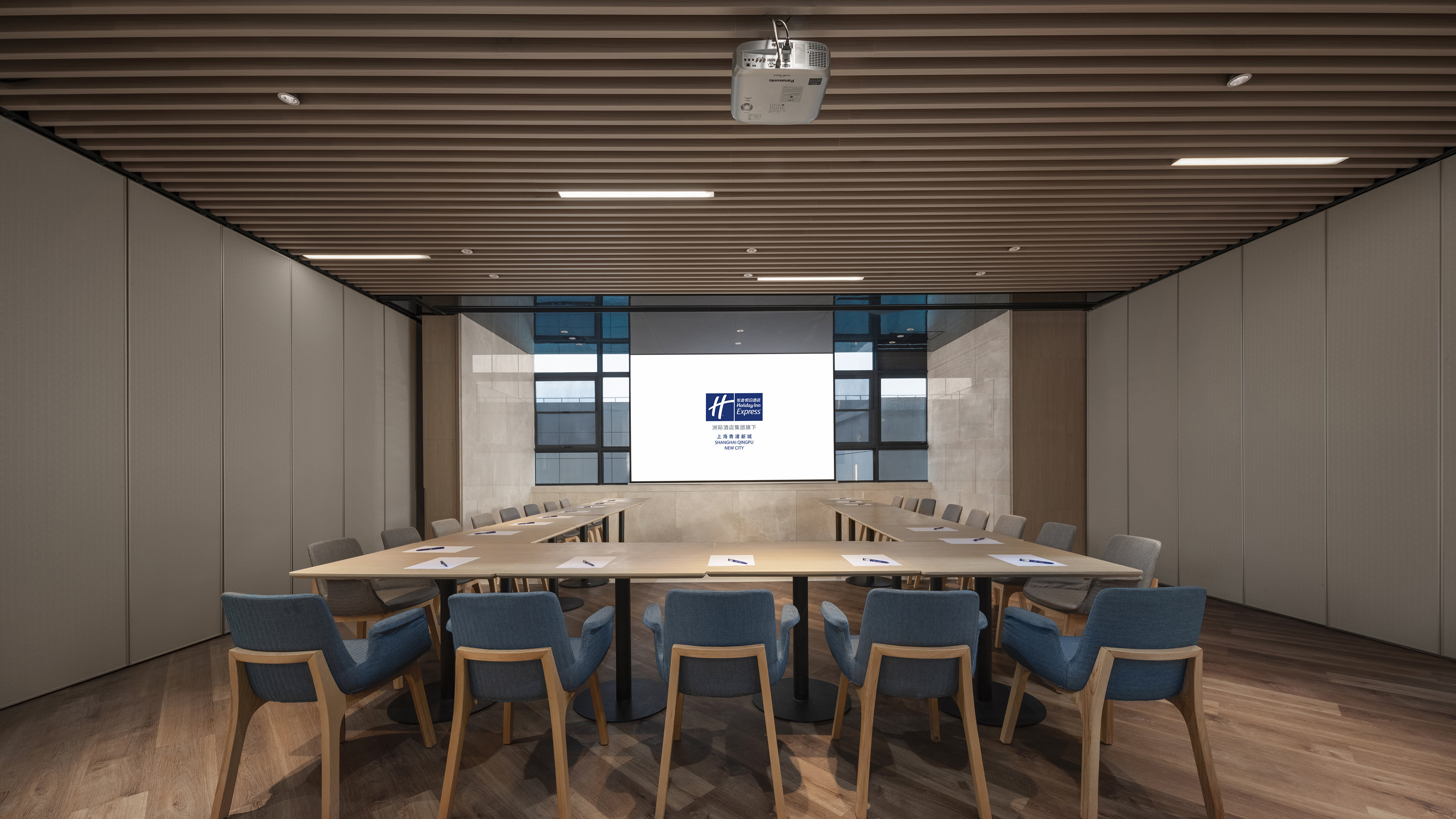 HOLIDAY INN EXPRESS SHANGHAI QINGPU 17/19
