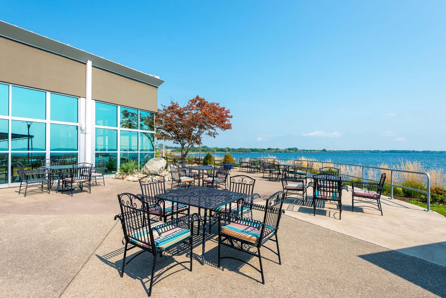 41 Lakefront Hotel, Trademark Collection by Wyndham 31/50