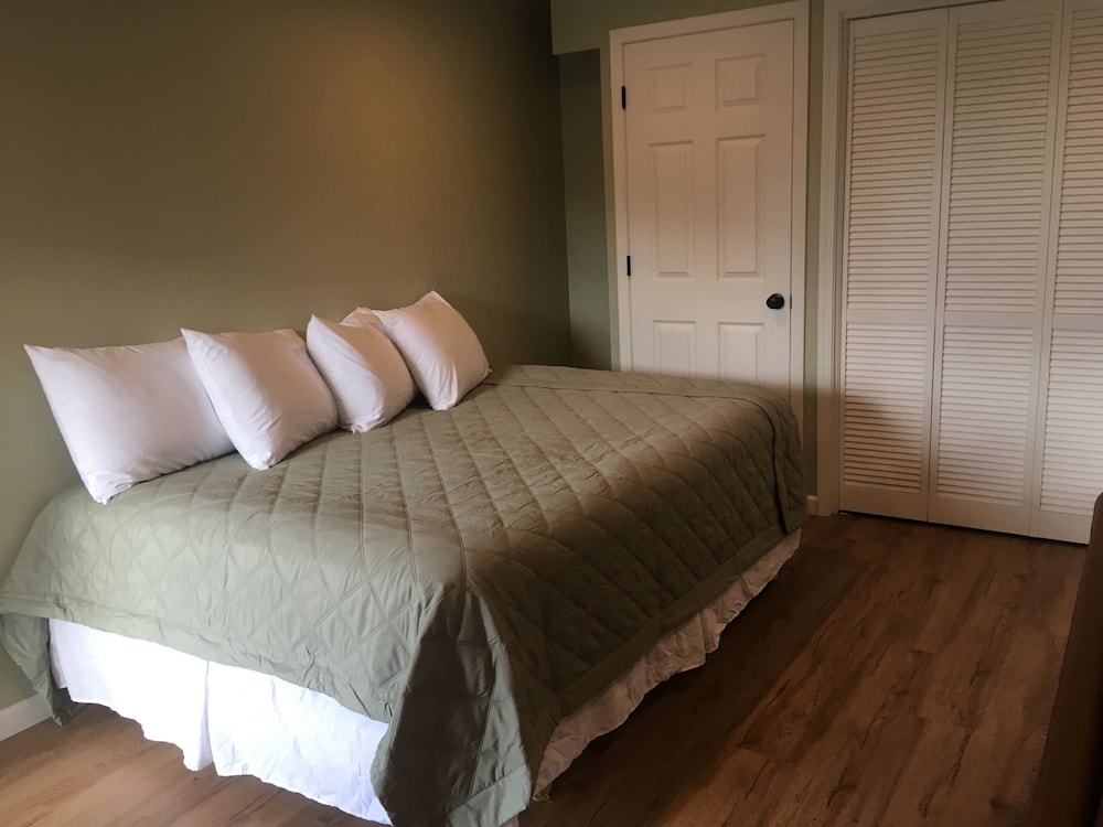 Western Inn-Glacier Park 18/50