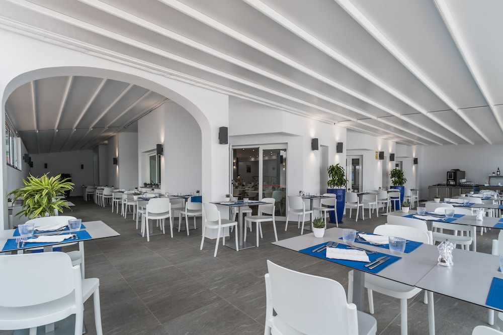 Aparthotel Esquinzo Y Monte Del Mar 34/50