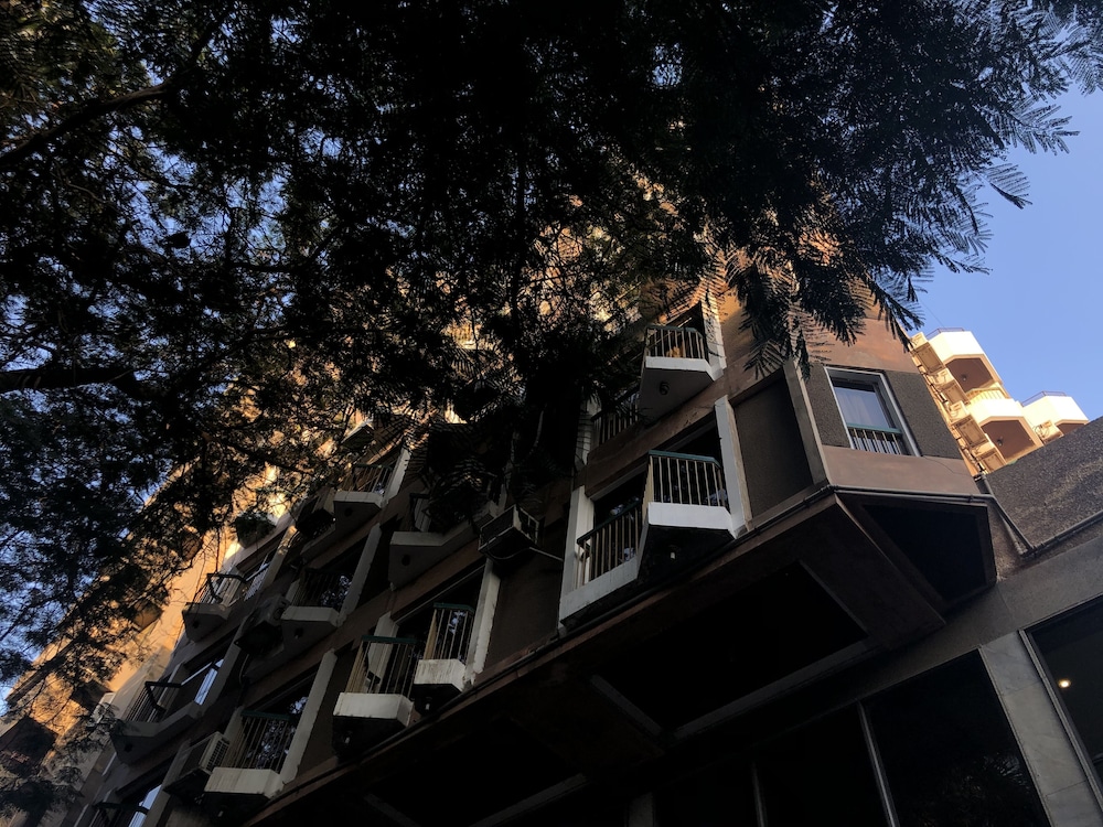 Santana Hotel 5/50