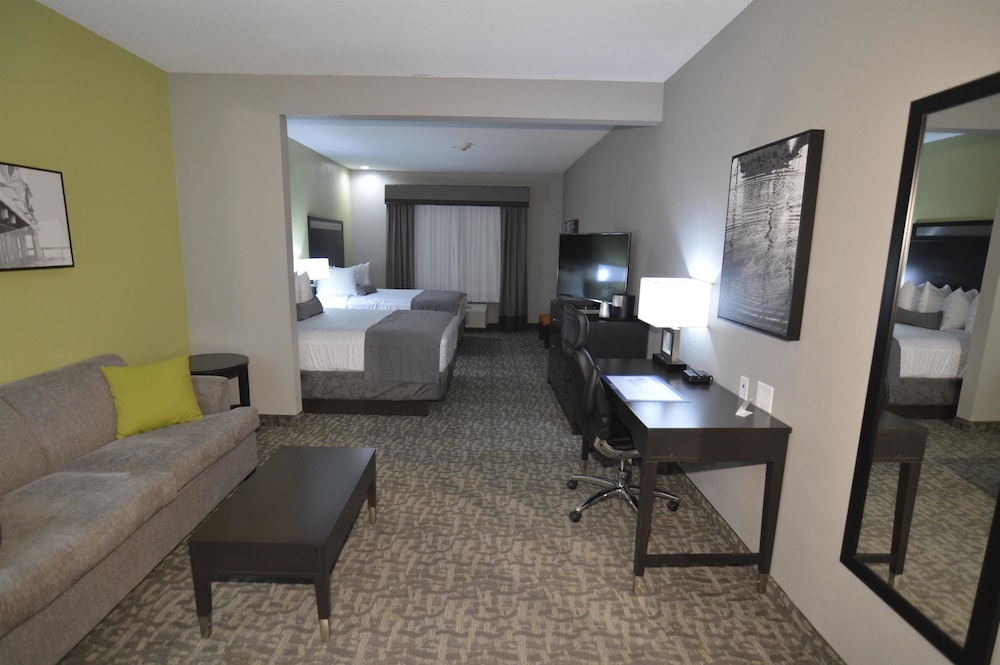 Best Western Plus Bay City Inn & Suites 28/44