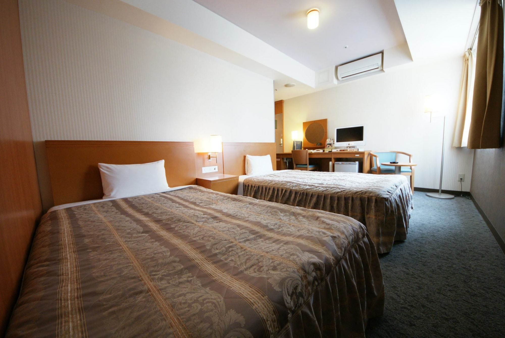 ROOM, TWIN BEDS