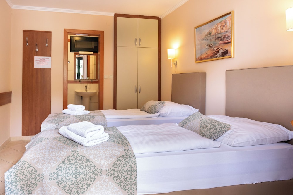 MEDITERANSKO SELO SAN ANTONIO HOTEL 12/50