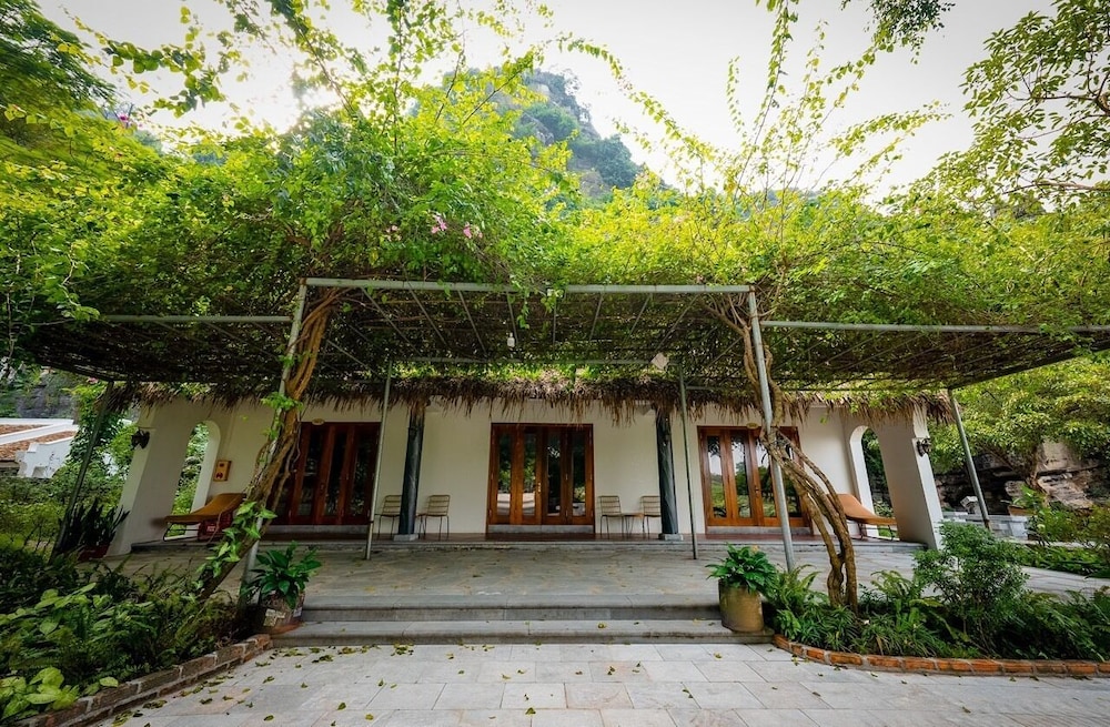 Mua Cave Ecolodge 4/72