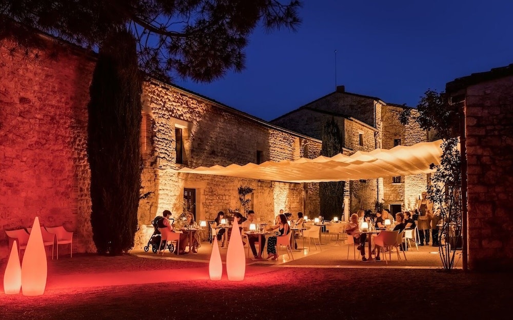 HOTEL DU CHATEAU DE SALETTES 41/45