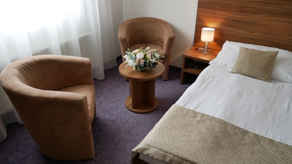 Hotel Saffron 24/64